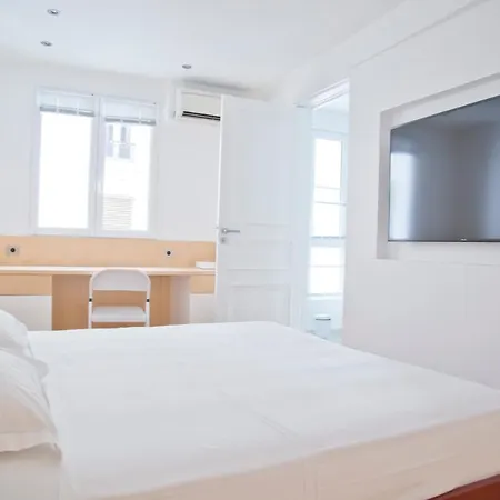 Tasty Luxury 3 Bedroom Full View Seine-notre Dame Apartman