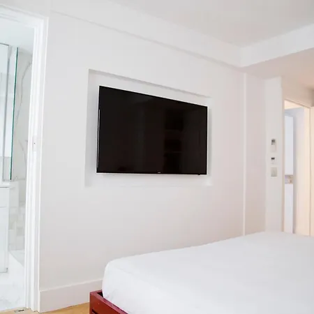 Tasty Luxury 3 Bedroom Full View Seine-notre Dame Apartment