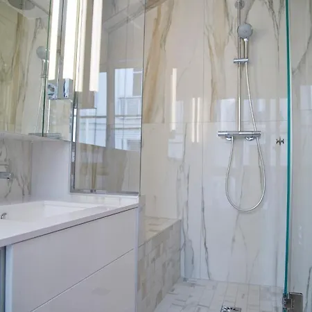 Tasty Luxury 3 Bedroom Full View Seine-notre Dame