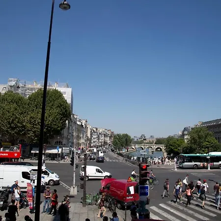 Tasty Luxury 3 Bedroom Full View Seine-notre Dame